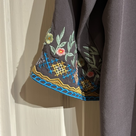 Embroidered Blouse 3/4 sleeves - Picture 8 of 11